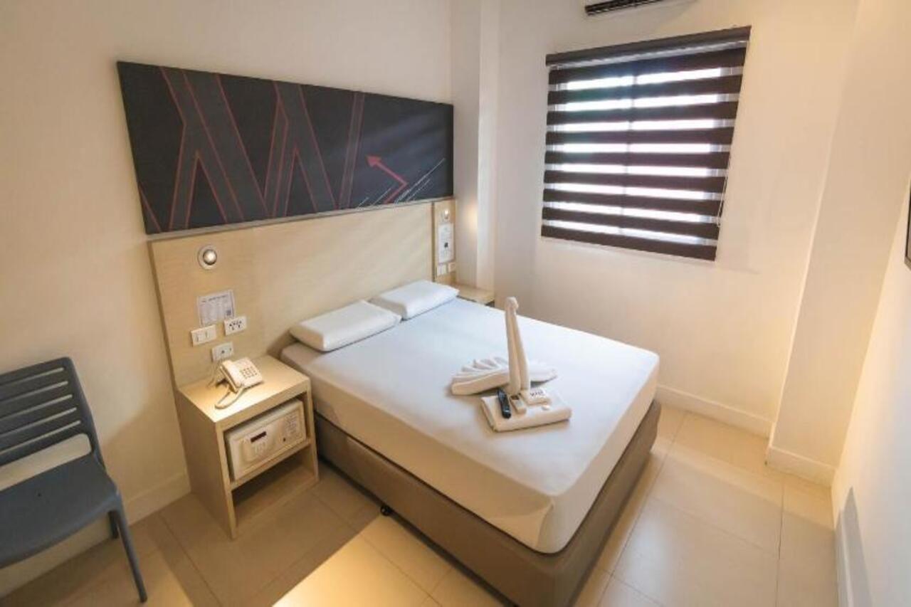 Go Hotels Cubao Quezon City Buitenkant foto
