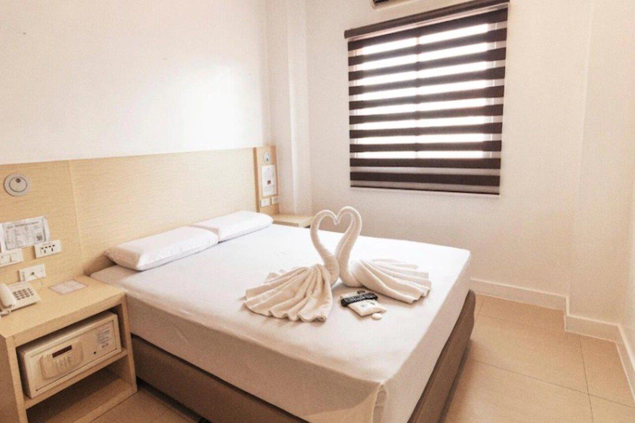 Go Hotels Cubao Quezon City Buitenkant foto